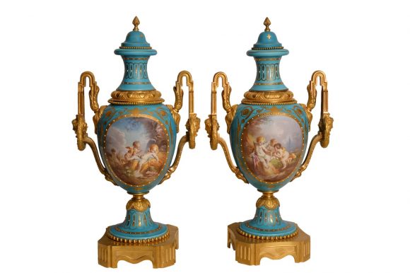 Paire de vases couvert – Porcelaine de Sèvres