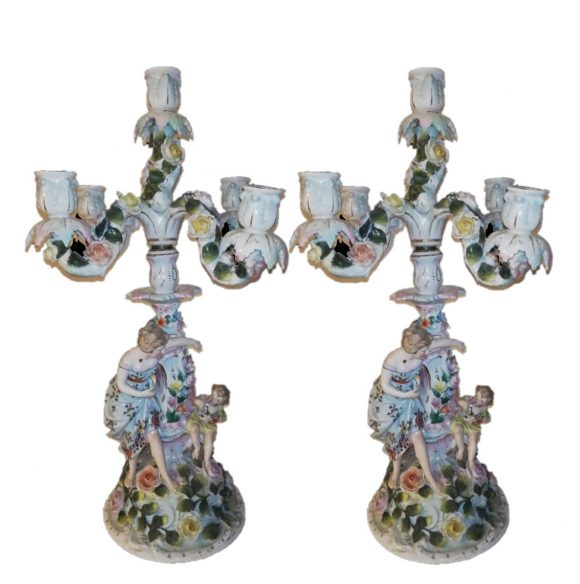 Paire de beau et fin candelabres en porcelaine de style Meissen